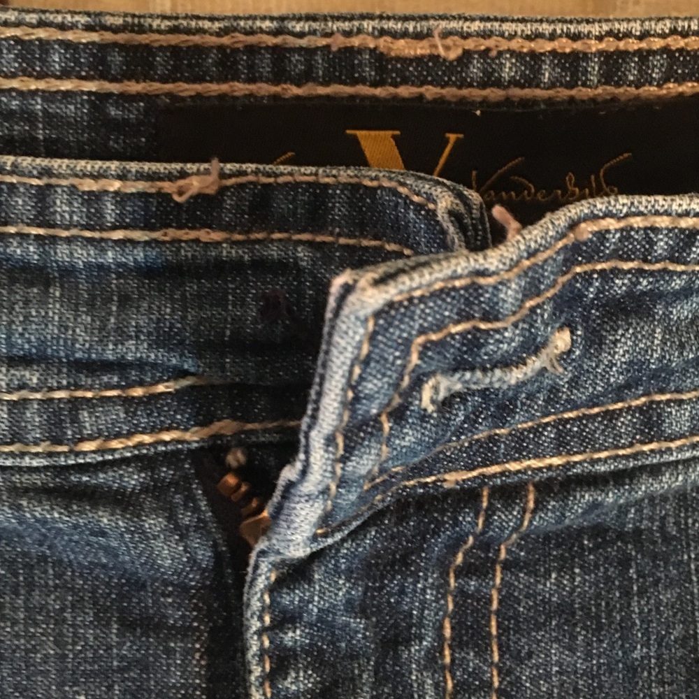 👇🏾Whitewashed Jeans - Picture 4 of 6